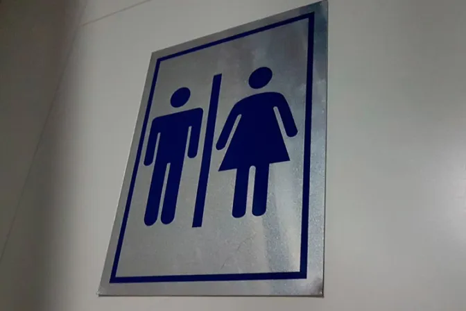 Corte Suprema respalda política transgénero en el uso de baños y vestuarios escolares