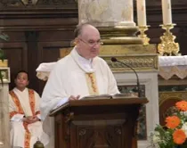 Cardenal Angelo Comastri en la iglesia San Lorenzo