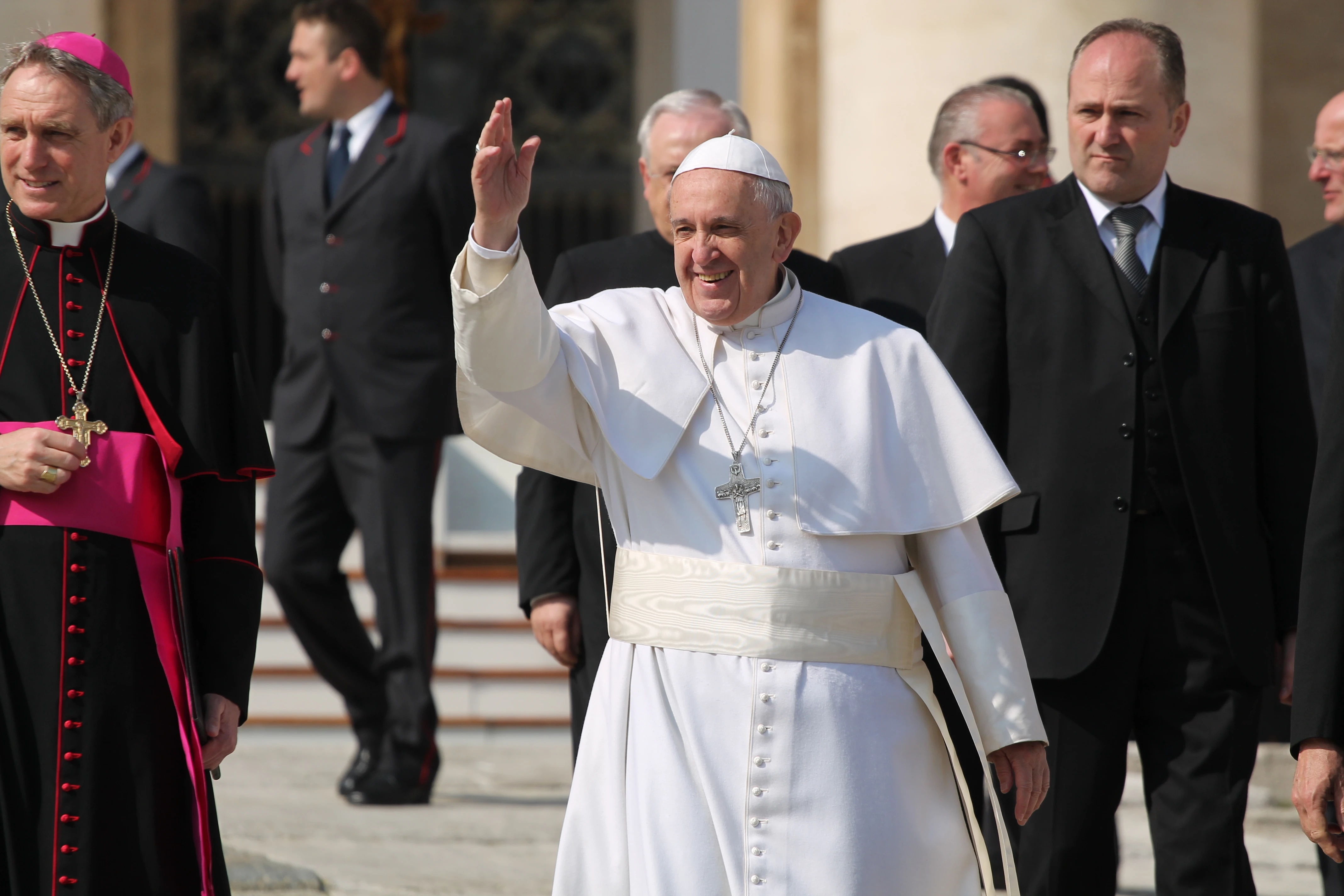 Ancianos que recen y transmitan a jóvenes el sentido de la vida, pide Papa Francisco