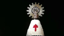 Ofrenda florar a la Virgen del Pilar. Cru00e9dito.  OMP