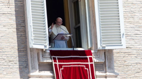 Muchos bautizados viven como si Cristo no existiese, advierte el Papa