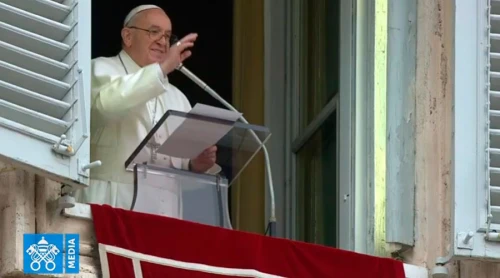 Papa Francisco: Jesús resucitado se manifiesta a todos los que lo invocan y lo aman