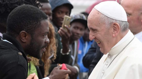 El Papa pide a las universidades católicas promover materias sobre la inmigración