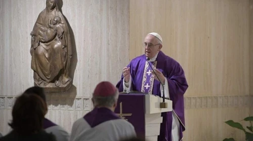 Papa Francisco: ¿Construyes tu vida sobre la roca de Dios o sobre la arena?