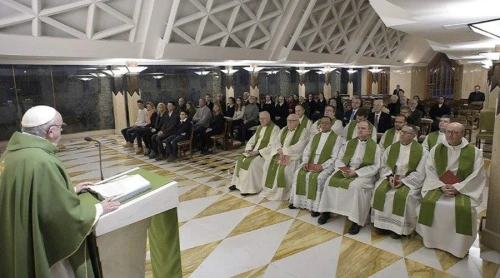 Un hombre o una mujer con el corazón débil son personas acabadas, señala el Papa