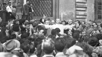 El Papa Pío XII en las calles de Roma.