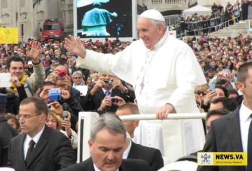 El Papa: Bautismo es el inicio de un camino de conversión que dura toda la vida