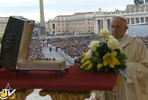 Que Cristo sea centro de nuestros pensamientos, palabras y obras, pide el Papa en Clausura del Año de la Fe