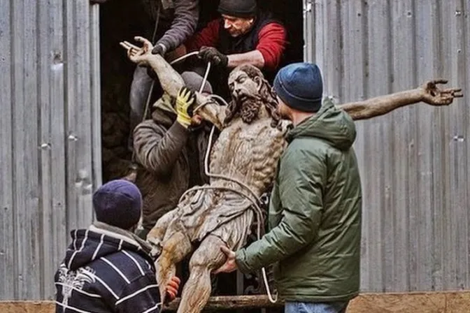 Catedral protege histórica imagen de Cristo en refugio antibombas en Ucrania