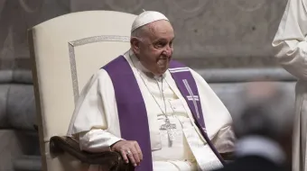 El Papa Francisco en la liturgia penitencial de hoy en el Vaticano.