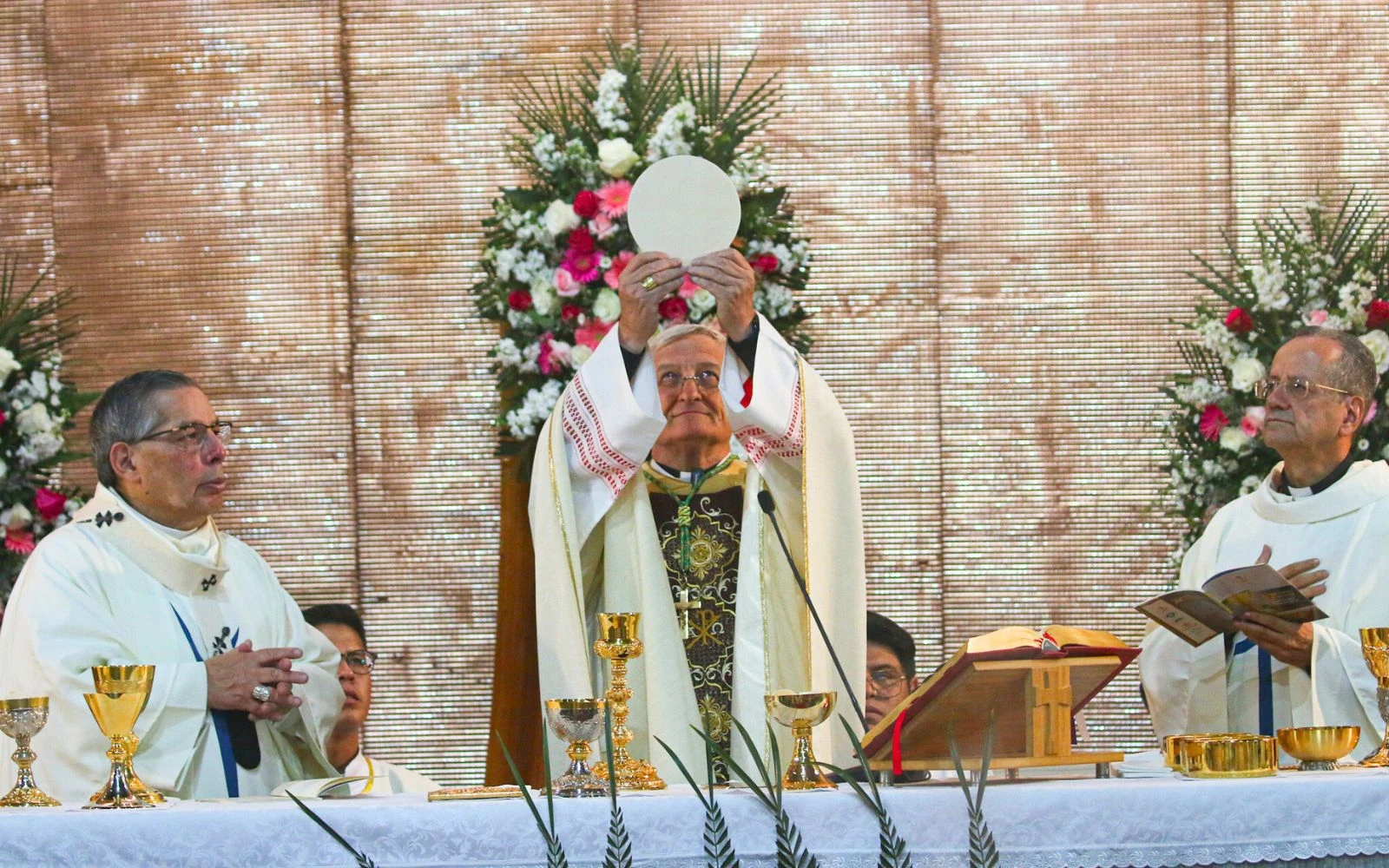 El Nuncio Apostólico en Ecuador, Mons. Andrés Carrascosa, celebra la Misa inaugural del Simposio Teológico que se desarrolla previo al Congreso Eucaristíco Internacional Quito 2024.?w=200&h=150