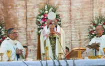 El Nuncio Apostólico en Ecuador, Mons. Andrés Carrascosa, celebra la Misa inaugural del Simposio Teológico que se desarrolla previo al Congreso Eucaristíco Internacional Quito 2024.