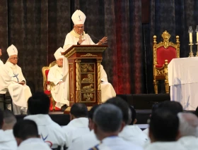 Arzobispo recuerda a los sacerdotes que la Misa está por encima de cualquier actividad social