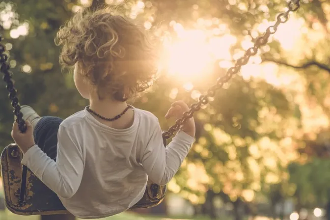 Obispo urge a proteger a los niños, que son signo de Dios y modelo para ir al cielo