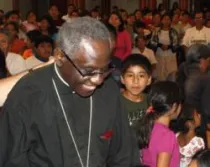 Cardenal Robert Sarah: Se comprometió con ayudar a las sociales que impulsa el Arzobispado de Lima en Manchay. 