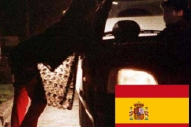 Familias rechazan "academia de prostitución" en España