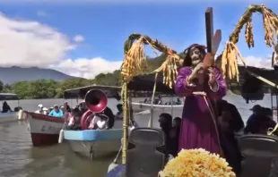 Vía Crucis Acuático en Nicaragua. Crédito: Captura de video de YouTube de La Prensa Gráfica Noticias de El Salvador. 