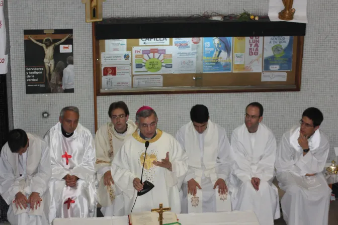 [VIDEO] Cientos acuden a Misa tras cierre de capilla en Universidad Complutense de Madrid