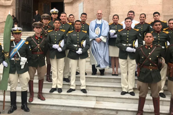 Virgen de Luján que viajará a Gran Bretaña encabezó la 17º Peregrinación Castrense 