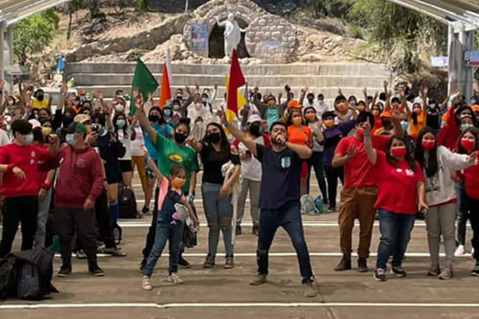 220 jóvenes peregrinan a santuario con el lema “María, siempre joven”