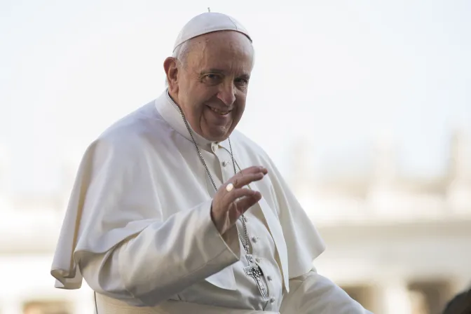 Papa Francisco pide sacerdotes que muestren coherencia entre el mensaje y su vida