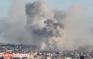 Bombardeo sobre la Franja de Gaza. Crédito: EWTN Noticias (captura de pantalla)