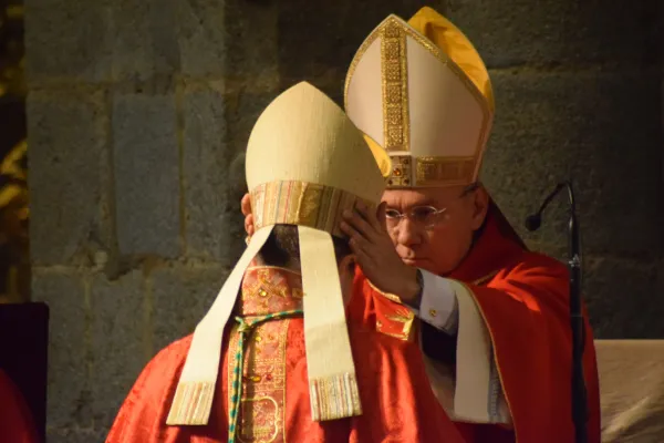 Mons. Peña Parra places the miter on Mons. Serrano. Credit: Bishopric of Urgell