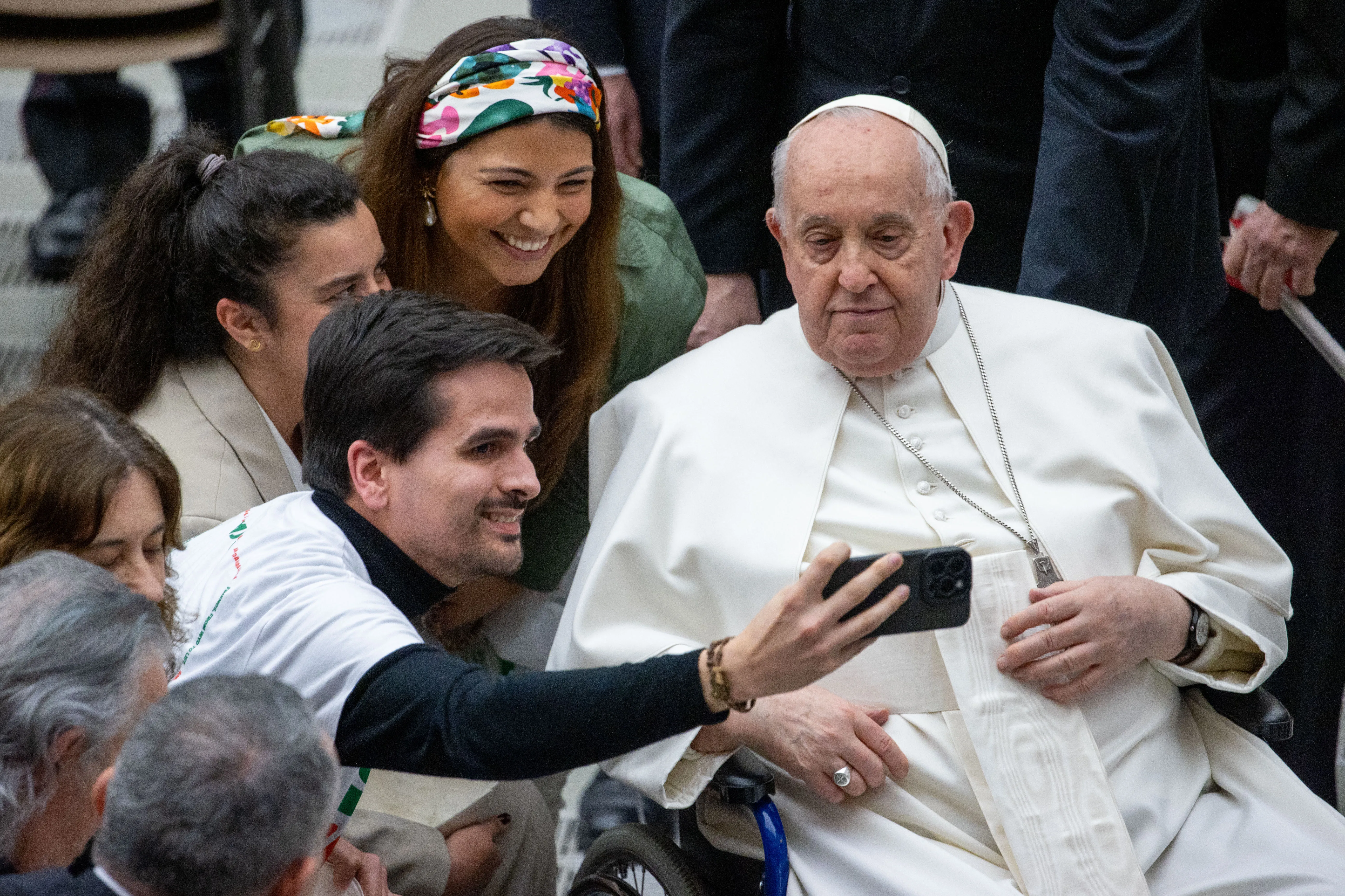 Pope Francis asks to reject technophobia and technocracy