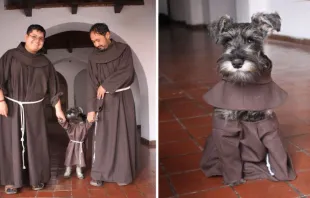 Fray Carmelito con Fray Fernández y otro hermano franciscano. Crédito: Facebook Kasper Mariusz Kaproń Ofm 