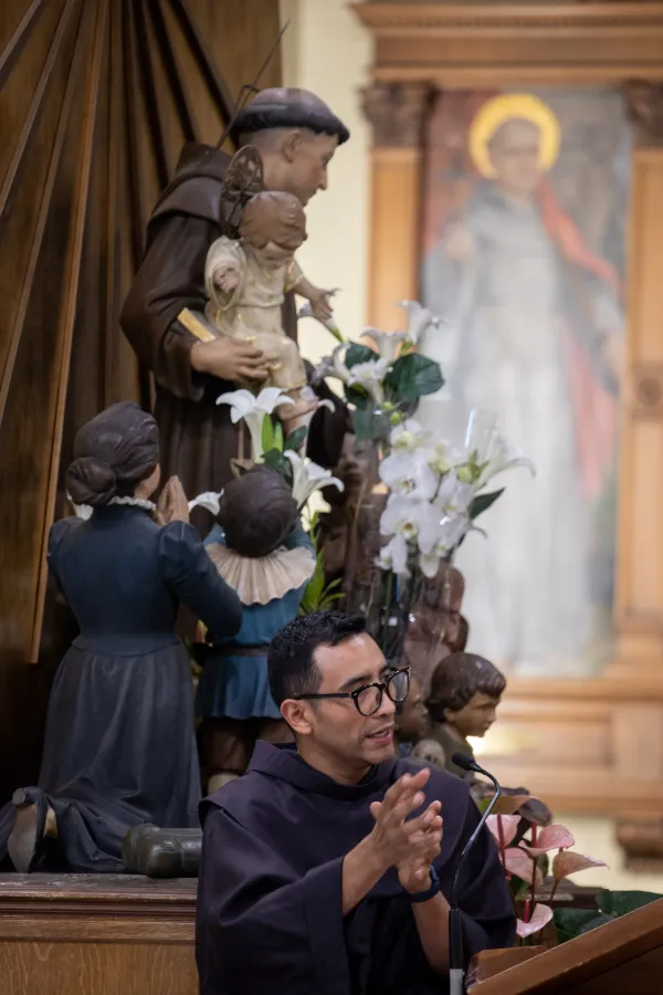 La imagen de San Antonio de Padua en su Basílica en Roma. Crédito: Daniel Ibáñez / EWTN News