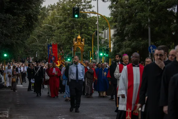 La procesión de las cadenas de San Pablo en Roma. Crédito: Daniel Ibáñez / EWTN News