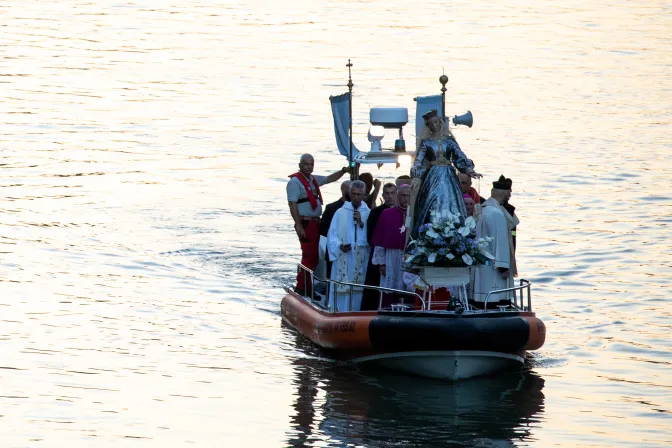 Procesión solemne de la Madonna dei Noantri el 28 de julio