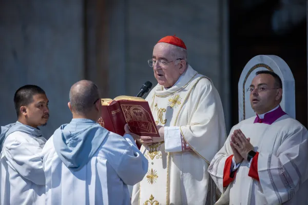 Cardinal Stanislaw Rylko celebrates Holy Mass.  Credit: Daniel Ibáñez/ EWTN News