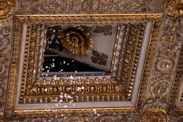 White petals fall through the trapdoor in the roof of the Basilica.  Credit: Daniel Ibáñez/ EWTN News