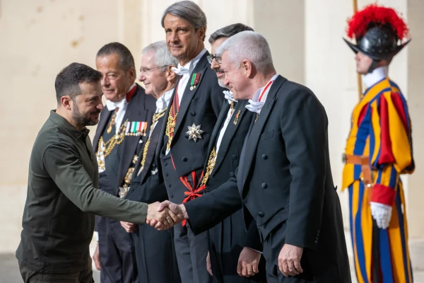 Zelenski es recibido en el Patio de San Dámaso en la mañana de este viernes 11 de octubre. Crédito: Daniel Ibáñez/ EWTN News