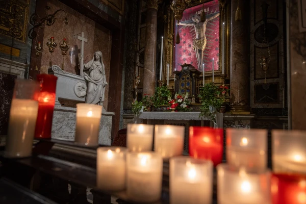 This crucifix is ​​very revered by all Romans. Credit: Daniel Ibañez/Ewtn News