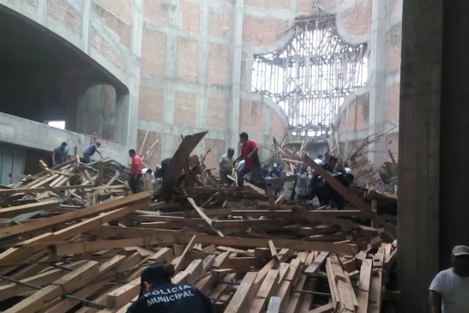 Oraciones por México: Derrumbe en Catedral deja muertos y heridos 