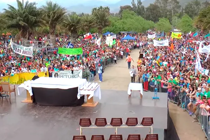 [VIDEO] Miles de peregrinos llenaron el Santuario de Santa Teresa de los Andes en Chile