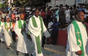 Sacerdotes en Haití. Crédito: Sitio web de Ayuda a la Iglesia Necesitada. 