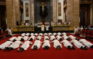 29 sacerdotes del Opus Dei ordenados en la Basílica de San Eugenio en Roma. Crédito: Oficina de Comunicación del Opus Dei