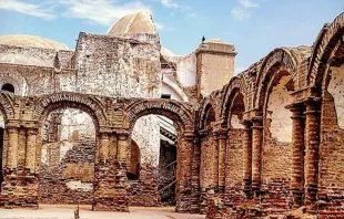 Ruinas del interior del Convento de San Agustín. Crédito: Edson Fuentes Mera - Wikimedia Commmons (CC BY-SA 4.0). 