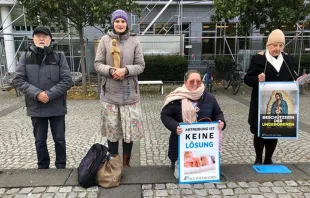 Denuncian ataque contra miembros de 40 Días por la Vida en Alemania, que rezaban por el fin del aborto. Crédito: 40 Days for Life Frankfurt