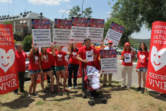 Derecho a Vivir entrega 400 mil firmas contra el aborto eugenésico