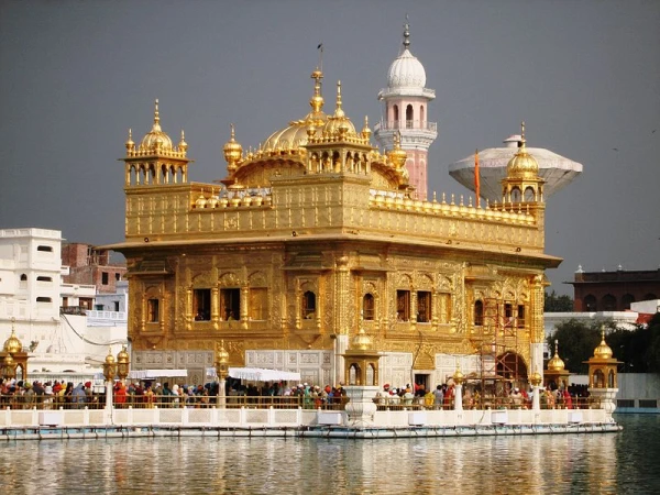 Sri Harmandir Sahib (Golden Temple) in Amritsar. Credit: Public domain