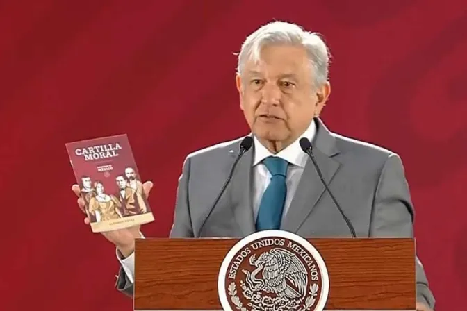 “Cartilla moral” de López Obrador es ocurrencia destinada al fracaso, dice sacerdote