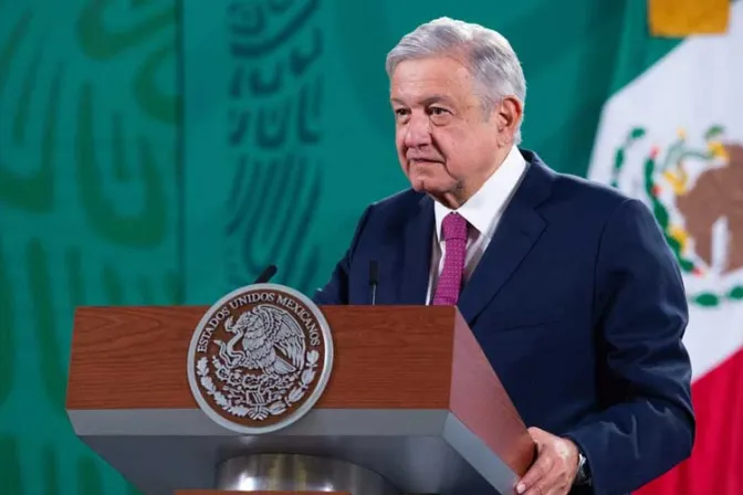 Obispos de México rezan por salud de López Obrador, que dio positivo a COVID-19