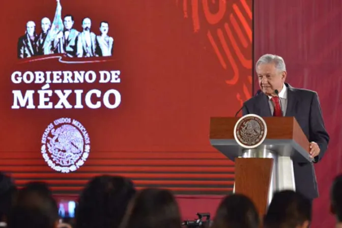 López Obrador podría permitir que la Iglesia posea canales de televisión y radio