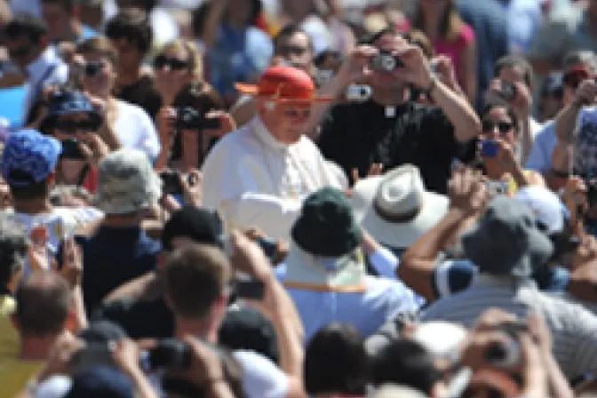 Benedicto XVI considera "histórico" su viaje a Chipre