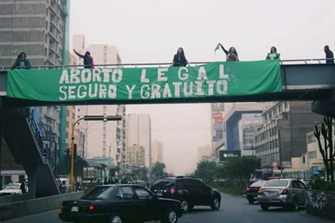 Denuncian que campaña en calles por el “aborto legal” en Perú es apología del delito