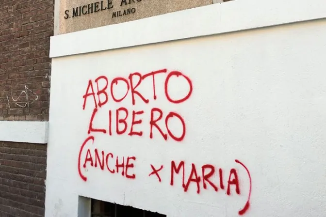 VIRAL: Pintan lema pro aborto en pared de iglesia y párroco sorprende con esta respuesta